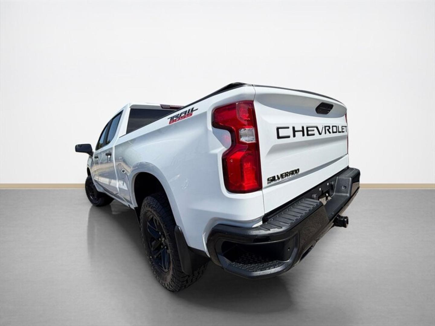 2019 Summit White Chevrolet Silverado 1500 Custom Trail Boss (1GCPYCEF1KZ) with an EcoTec3 5.3L V8 355hp 383ft. lbs. engine, Automatic transmission, located at 25355 Eames Street, Channahon, IL, 60410, (815) 467-1807, 41.429108, -88.228432 - The 2019 Chevrolet Silverado 1500 Custom Trail Boss Z71 is a robust and capable pickup designed to handle both work and off-road adventures with confidence. Powered by the EcoTec3 5.3L V8 engine, this truck delivers 355 horsepower and 383 ft-lbs of torque, providing a solid balance of power and effi - Photo#28