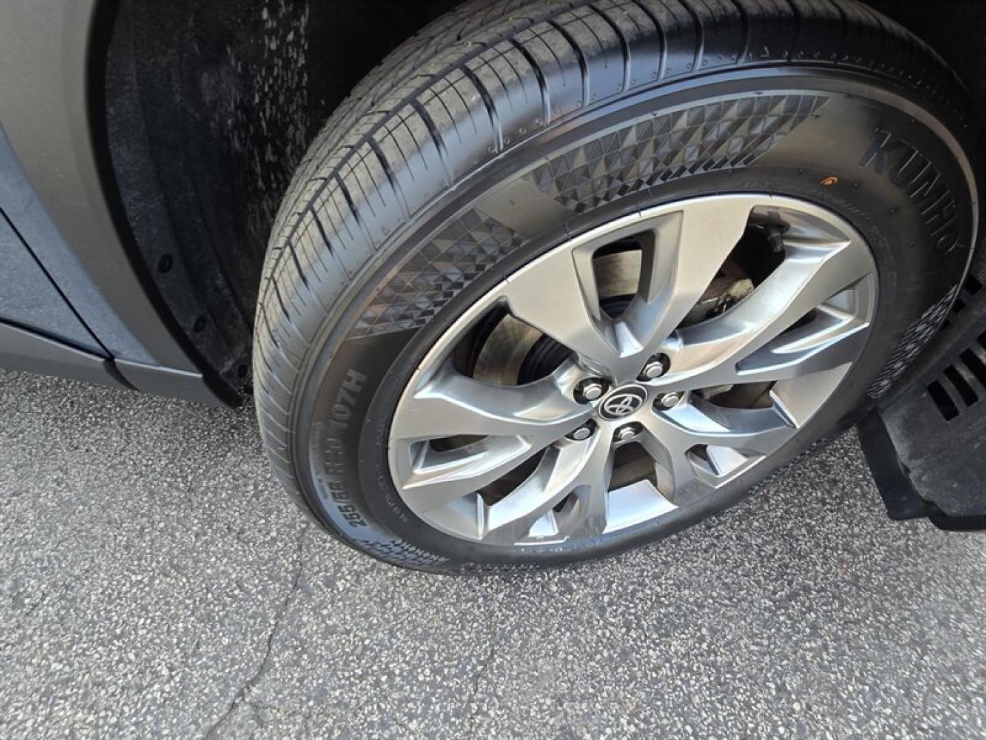 2024 Wind Chill Pearl Toyota Grand Highlander Limited (5TDAAAB54RS) with an 2.4L Turbo I4 265hp 310ft. lbs. engine, Automatic transmission, located at 25355 Eames Street, Channahon, IL, 60410, (815) 467-1807, 41.429108, -88.228432 - The 2024 Toyota Grand Highlander XLE is a versatile midsize SUV designed to deliver a balanced combination of performance, comfort, and advanced features. Powered by a 2.4L Turbocharged Inline-4 engine, this model produces 265 horsepower and 310 lb-ft of torque, providing confident acceleration and- Photo#29