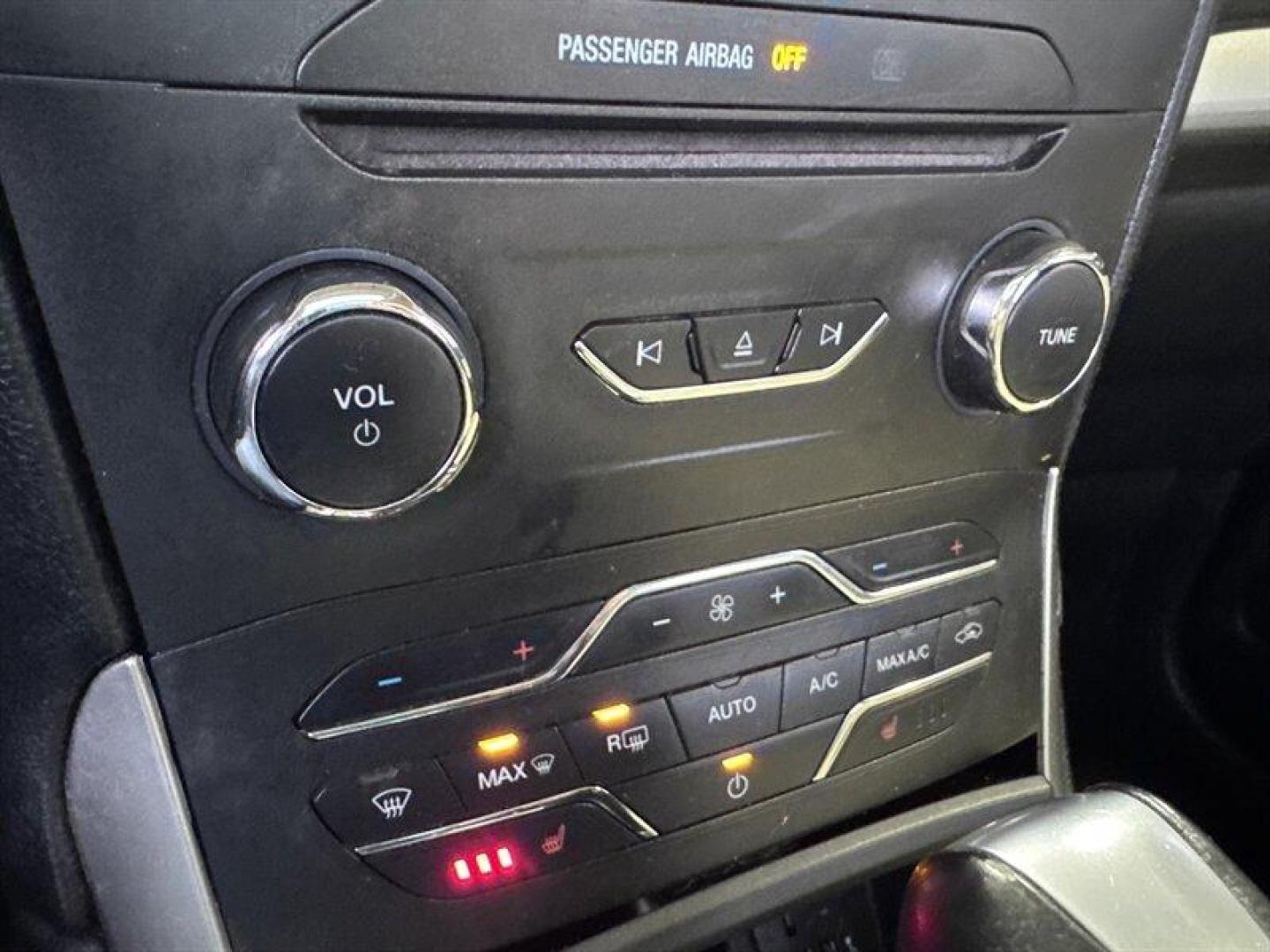 2015 Oxford White Ford Edge SEL (2FMTK4J9XFB) with an EcoBoost 2.0L Turbo I4 245hp 275ft. lbs. engine, Automatic transmission, located at 25355 Eames Street, Channahon, IL, 60410, (815) 467-1807, 41.429108, -88.228432 - This 2015 Ford Edge SEL offers a perfect combination of comfort, versatility, and everyday practicality. Taken in as a local trade-in, this Edge has been well cared for and is ready for its next owner. With its confident styling and smooth ride, its an excellent choice for families, commuters, or an - Photo#18