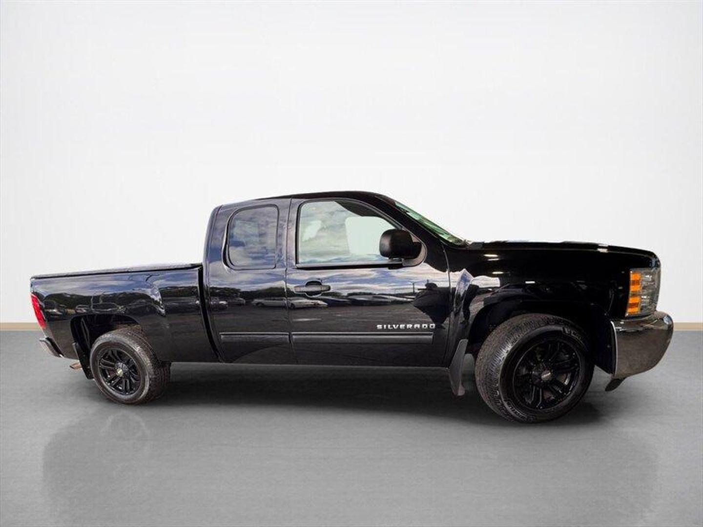 2013 Black Chevrolet Silverado 1500 LT (1GCRCSE07DZ) with an Vortec 5.3L Flex Fuel V8 315hp 335ft. lbs. engine, Automatic transmission, located at 25355 Eames Street, Channahon, IL, 60410, (815) 467-1807, 41.429108, -88.228432 - Introducing the powerhouse of pickups: the 2013 Chevrolet Silverado 1500 LT, where rugged capability meets undeniable style. Under the hood, this beast is equipped with a robust Vortec 5.3L Flex Fuel V8 engine, delivering an exhilarating 315 horsepower and a staggering 335 ft-lbs of torque. This mea - Photo#1