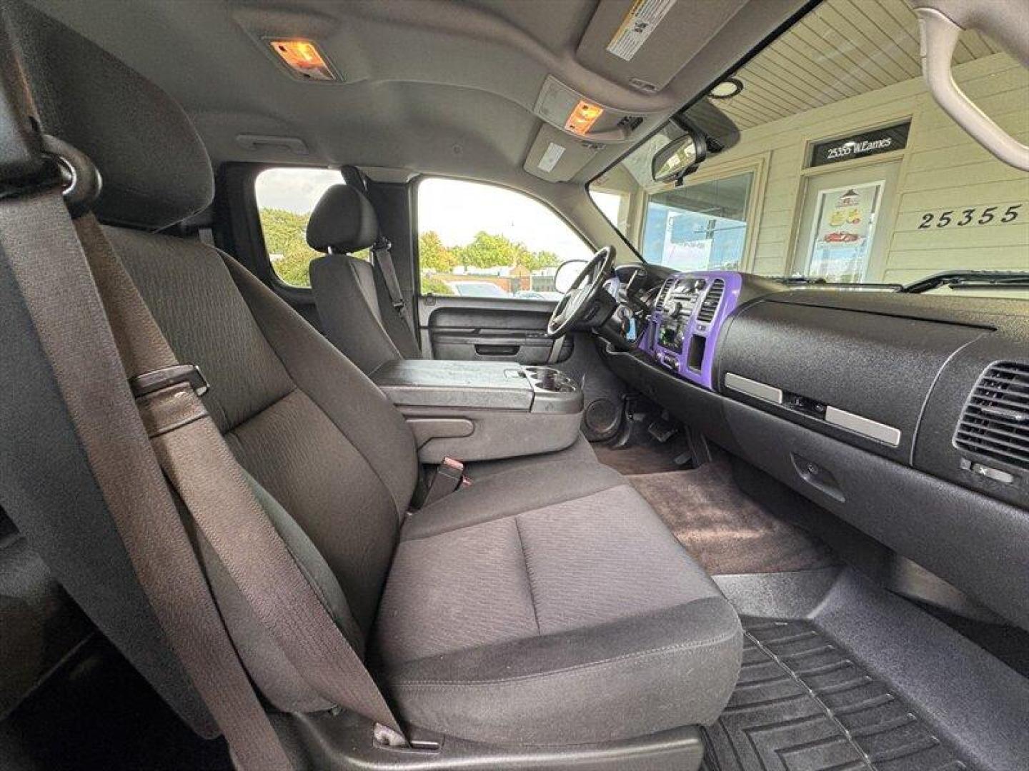 2013 Black Chevrolet Silverado 1500 LT (1GCRCSE07DZ) with an Vortec 5.3L Flex Fuel V8 315hp 335ft. lbs. engine, Automatic transmission, located at 25355 Eames Street, Channahon, IL, 60410, (815) 467-1807, 41.429108, -88.228432 - Introducing the powerhouse of pickups: the 2013 Chevrolet Silverado 1500 LT, where rugged capability meets undeniable style. Under the hood, this beast is equipped with a robust Vortec 5.3L Flex Fuel V8 engine, delivering an exhilarating 315 horsepower and a staggering 335 ft-lbs of torque. This mea - Photo#13