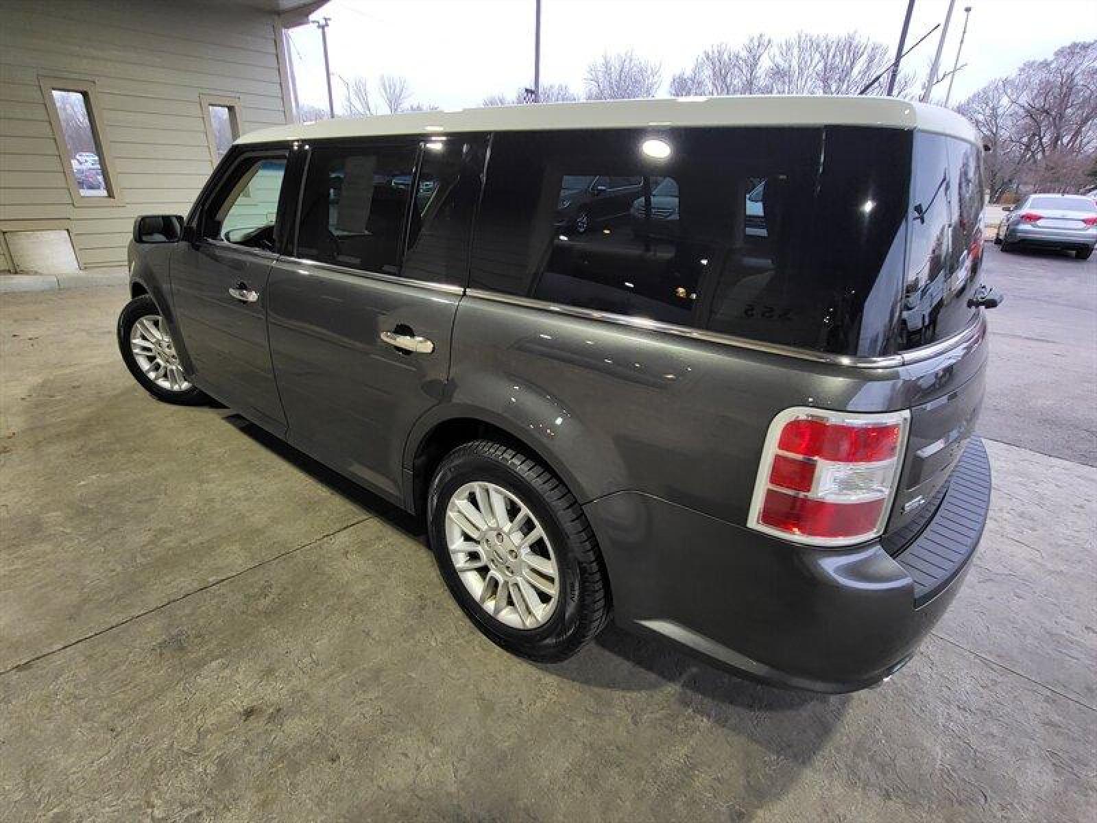 2015 Magnetic Metallic Ford Flex SEL (2FMHK6C85FB) with an 3.5L V6 287hp 254ft. engine, Automatic transmission, located at 25355 Eames Street, Channahon, IL, 60410, (815) 467-1807, 41.429108, -88.228432 - Photo #9