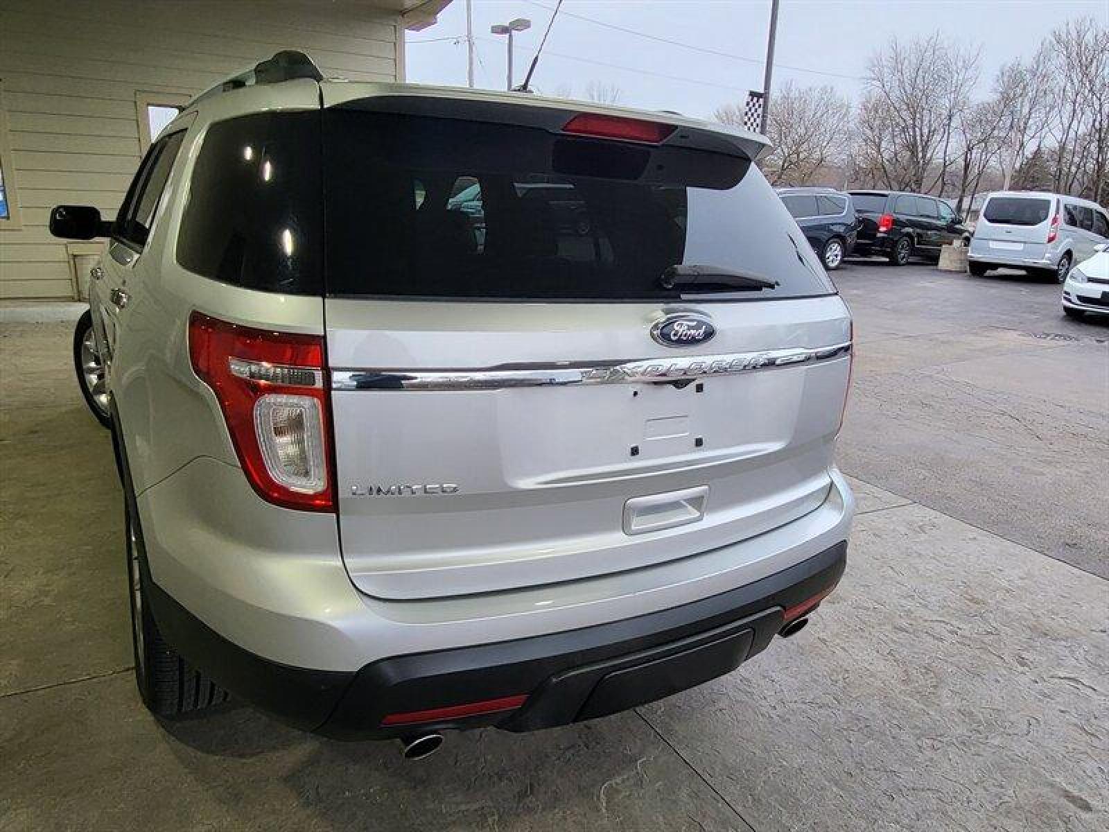 2011 Ingot Silver Metallic Ford Explorer Limited (1FMHK7F85BG) with an 3.5L V6 290hp 255ft. lbs. engine, Automatic transmission, located at 25355 Eames Street, Channahon, IL, 60410, (815) 467-1807, 41.429108, -88.228432 - ** CLEAN LOCAL TRADE ** Auto, all power, tilt, cruise, a/c, alloy wheels, keyless entry and more! If youre ready for a different, no hassle and pleasant car buying experience, then give us a chance! Were breaking the standard Car Sales mold and making one of our very own youll be sure to appreciate! - Photo #7