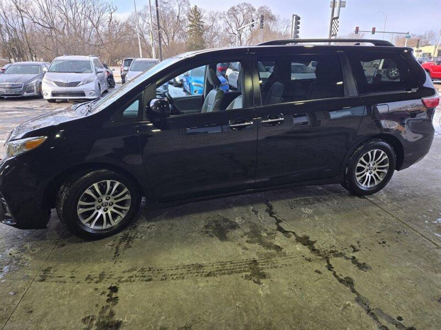 2020 Midnight Black Metallic Toyota Sienna XLE 8 Passenger (5TDYZ3DC1LS) with an 3.5 engine, Automatic transmission, located at 25355 Eames Street, Channahon, IL, 60410, (815) 467-1807, 41.429108, -88.228432 - Photo#9