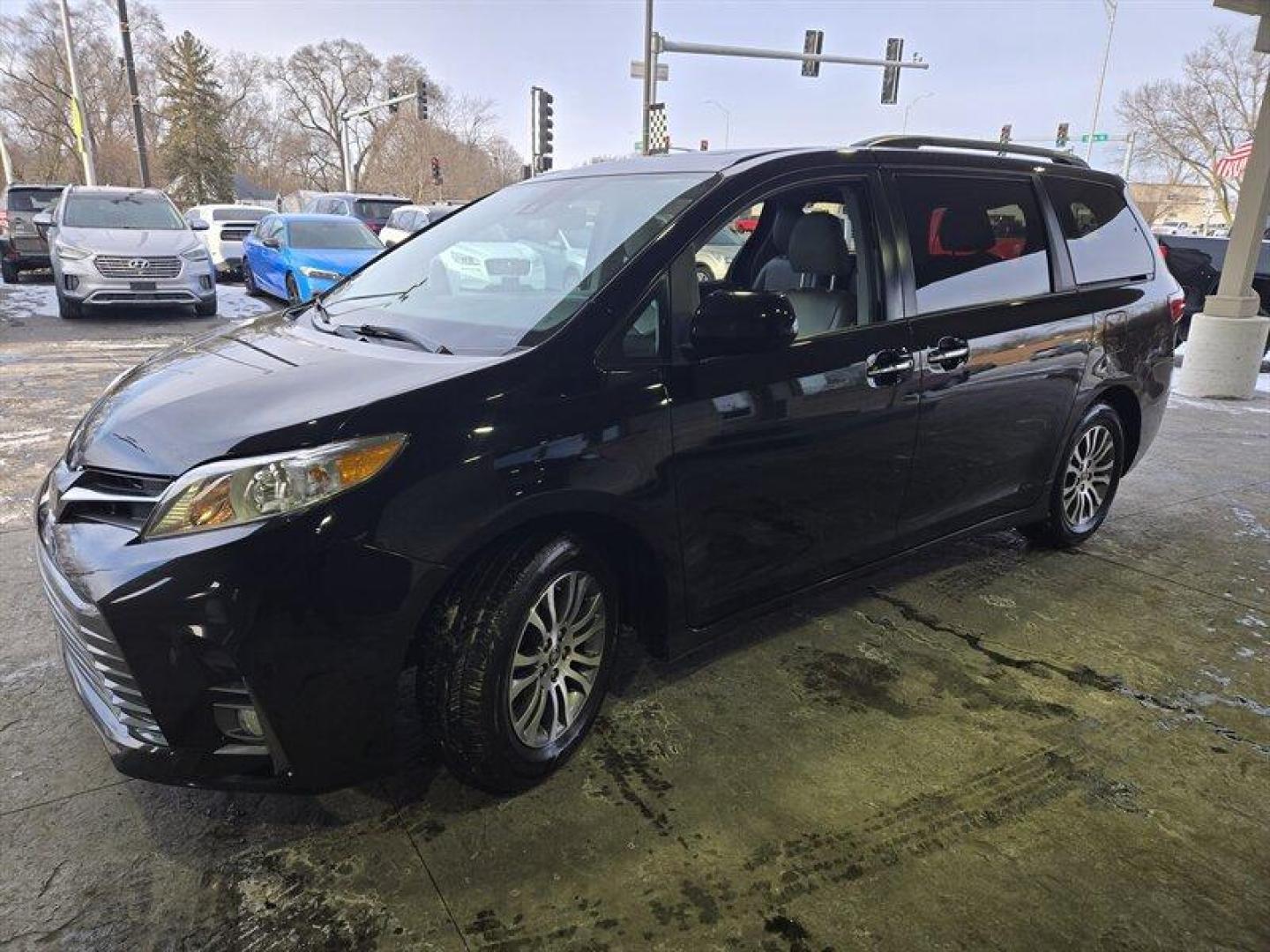 2020 Midnight Black Metallic Toyota Sienna XLE 8 Passenger (5TDYZ3DC1LS) with an 3.5 engine, Automatic transmission, located at 25355 Eames Street, Channahon, IL, 60410, (815) 467-1807, 41.429108, -88.228432 - Photo#10