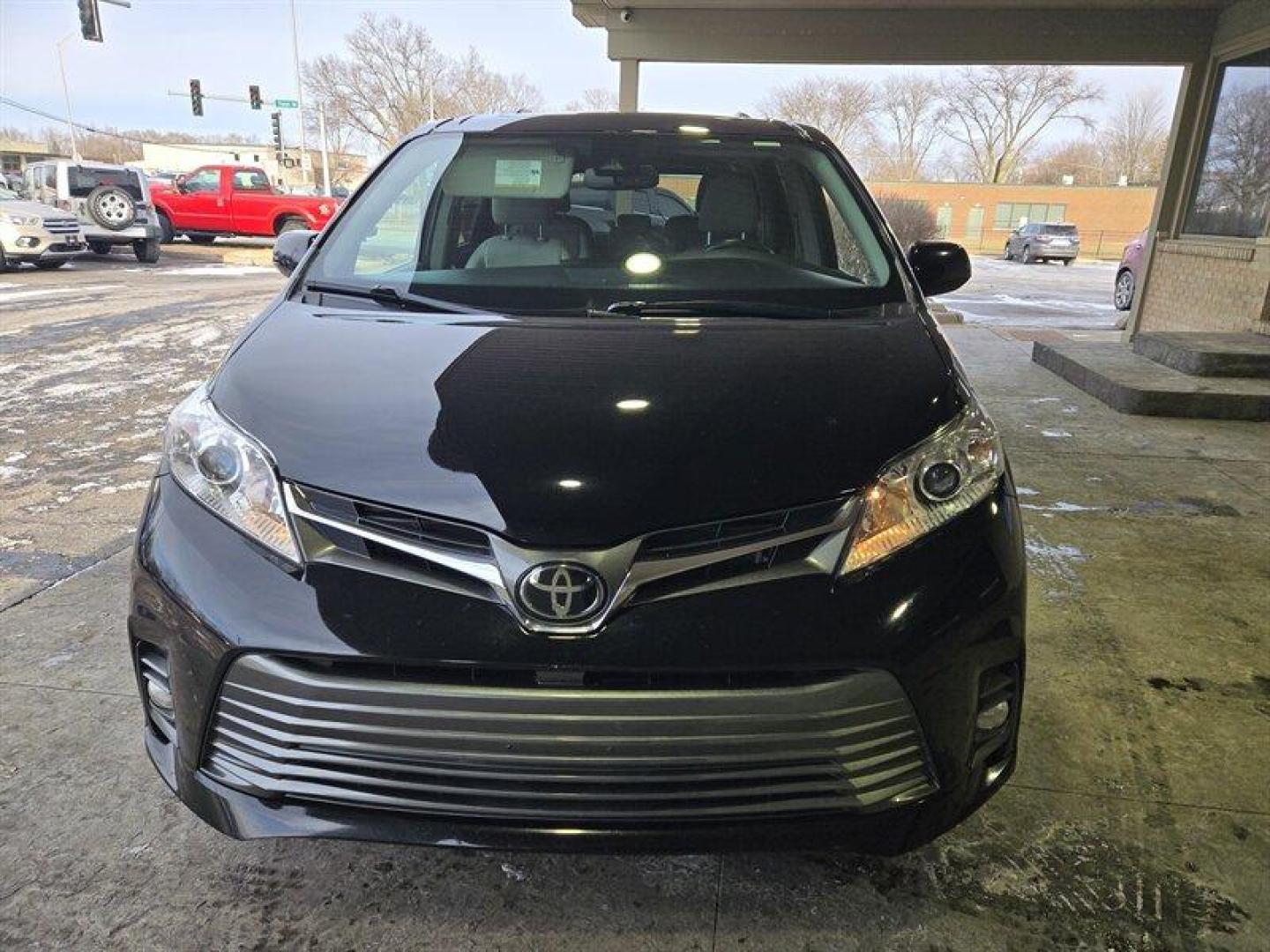 2020 Midnight Black Metallic Toyota Sienna XLE 8 Passenger (5TDYZ3DC1LS) with an 3.5 engine, Automatic transmission, located at 25355 Eames Street, Channahon, IL, 60410, (815) 467-1807, 41.429108, -88.228432 - Photo#11