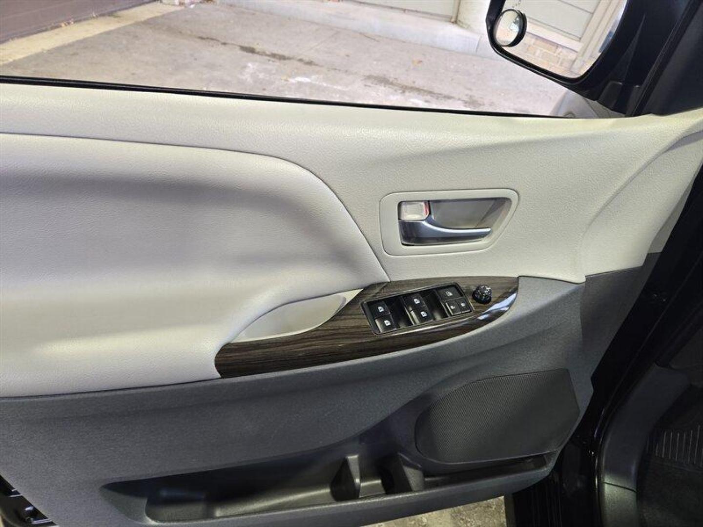 2020 Midnight Black Metallic Toyota Sienna XLE 8 Passenger (5TDYZ3DC1LS) with an 3.5 engine, Automatic transmission, located at 25355 Eames Street, Channahon, IL, 60410, (815) 467-1807, 41.429108, -88.228432 - Photo#15