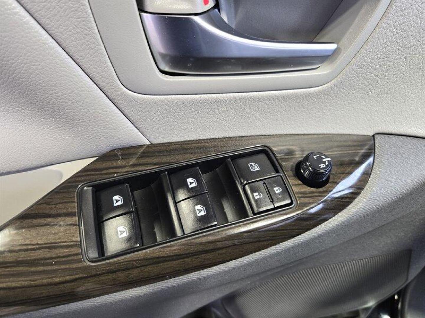 2020 Midnight Black Metallic Toyota Sienna XLE 8 Passenger (5TDYZ3DC1LS) with an 3.5 engine, Automatic transmission, located at 25355 Eames Street, Channahon, IL, 60410, (815) 467-1807, 41.429108, -88.228432 - Photo#16