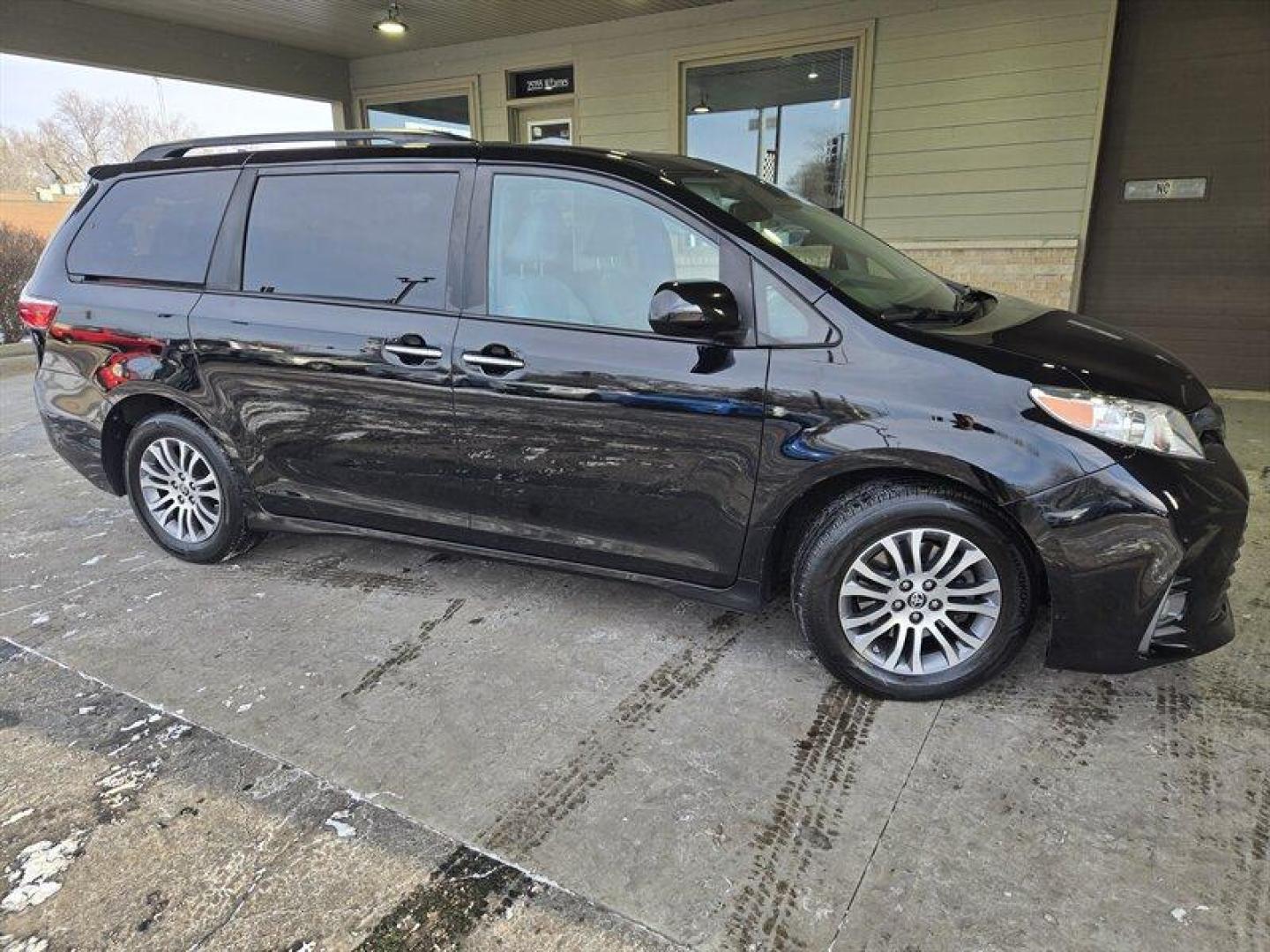 2020 Midnight Black Metallic Toyota Sienna XLE 8 Passenger (5TDYZ3DC1LS) with an 3.5 engine, Automatic transmission, located at 25355 Eames Street, Channahon, IL, 60410, (815) 467-1807, 41.429108, -88.228432 - Photo#1