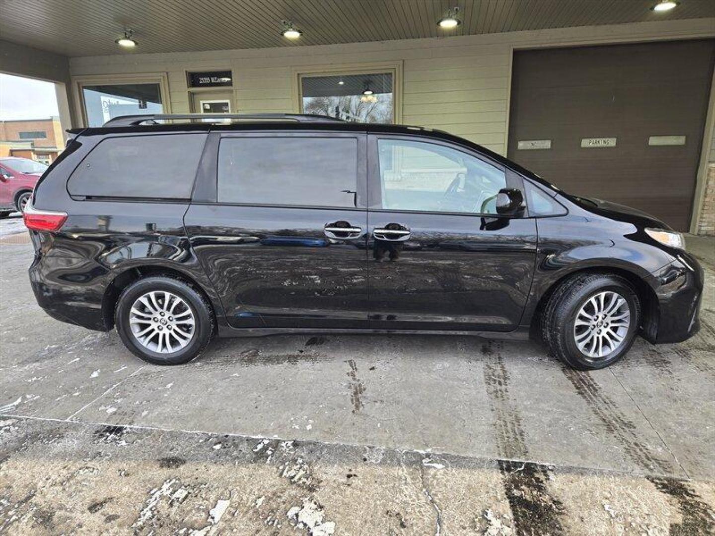 2020 Midnight Black Metallic Toyota Sienna XLE 8 Passenger (5TDYZ3DC1LS) with an 3.5 engine, Automatic transmission, located at 25355 Eames Street, Channahon, IL, 60410, (815) 467-1807, 41.429108, -88.228432 - Photo#2