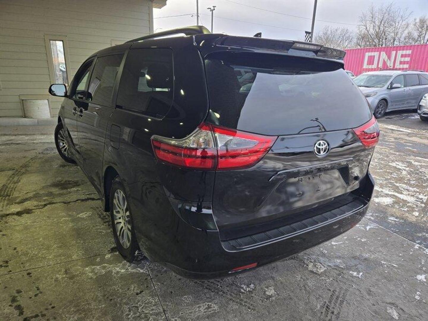 2020 Midnight Black Metallic Toyota Sienna XLE 8 Passenger (5TDYZ3DC1LS) with an 3.5 engine, Automatic transmission, located at 25355 Eames Street, Channahon, IL, 60410, (815) 467-1807, 41.429108, -88.228432 - Photo#6