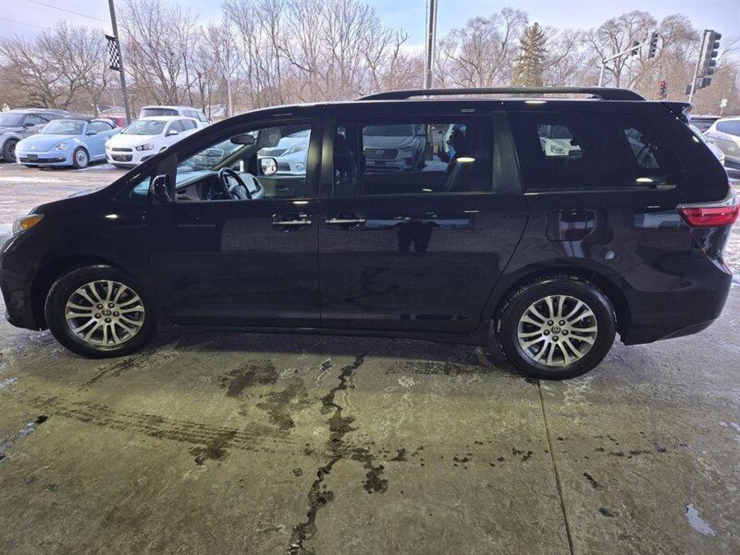 2020 Midnight Black Metallic Toyota Sienna XLE 8 Passenger (5TDYZ3DC1LS) with an 3.5 engine, Automatic transmission, located at 25355 Eames Street, Channahon, IL, 60410, (815) 467-1807, 41.429108, -88.228432 - Photo#8