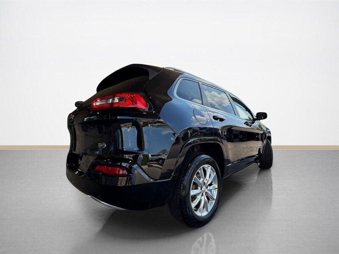 2017 Diamond Black Crystal Pearl Coat Jeep Cherokee Overland (1C4PJLJB9HW) with an 2.4L I4 180hp 171ft. lbs. engine, Automatic transmission, located at 25355 Eames Street, Channahon, IL, 60410, (815) 467-1807, 41.429108, -88.228432 - Photo#3