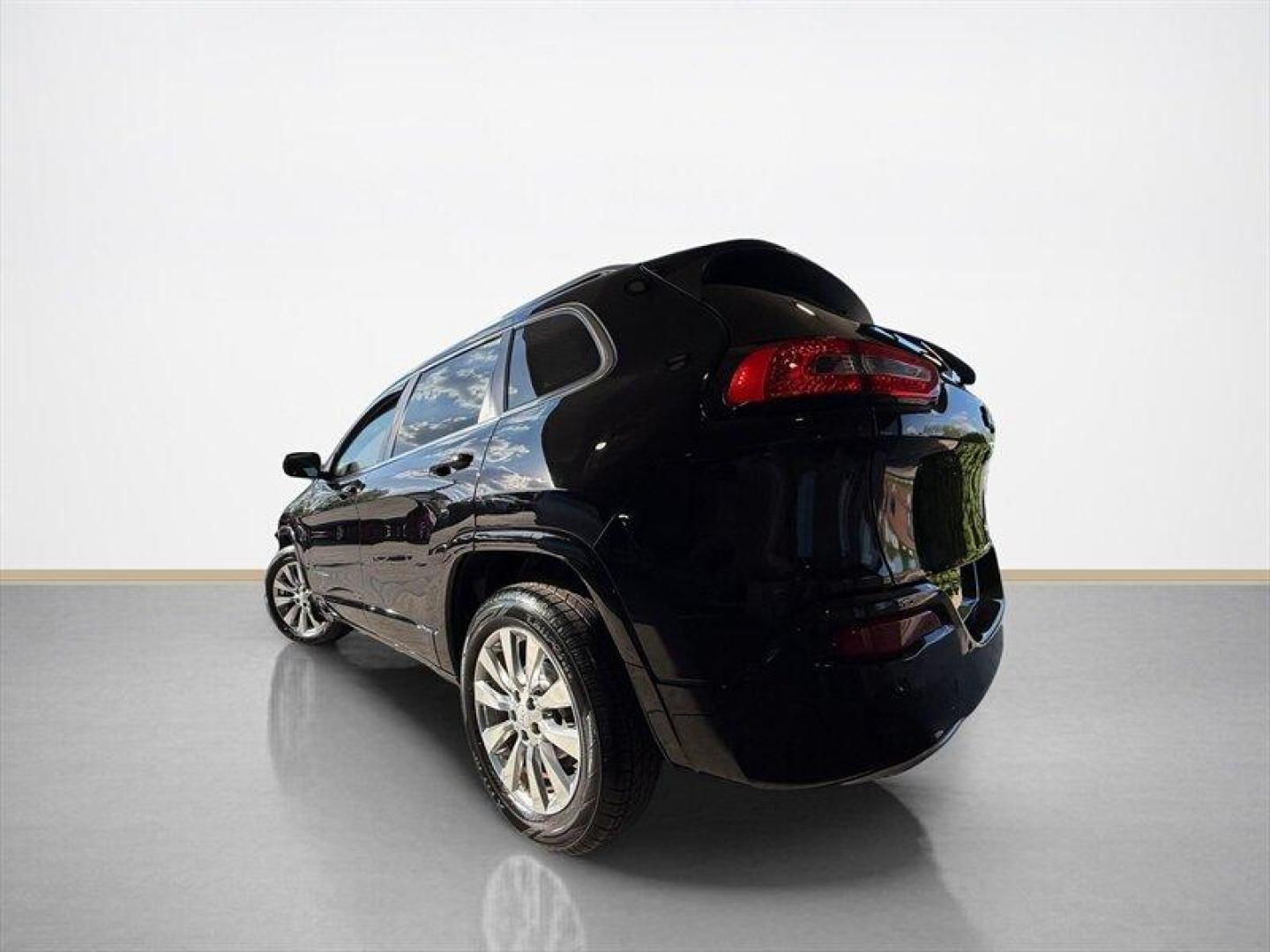 2017 Diamond Black Crystal Pearl Coat Jeep Cherokee Overland (1C4PJLJB9HW) with an 2.4L I4 180hp 171ft. lbs. engine, Automatic transmission, located at 25355 Eames Street, Channahon, IL, 60410, (815) 467-1807, 41.429108, -88.228432 - Photo#5