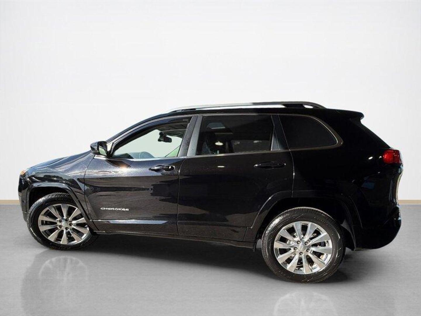 2017 Diamond Black Crystal Pearl Coat Jeep Cherokee Overland (1C4PJLJB9HW) with an 2.4L I4 180hp 171ft. lbs. engine, Automatic transmission, located at 25355 Eames Street, Channahon, IL, 60410, (815) 467-1807, 41.429108, -88.228432 - Photo#6