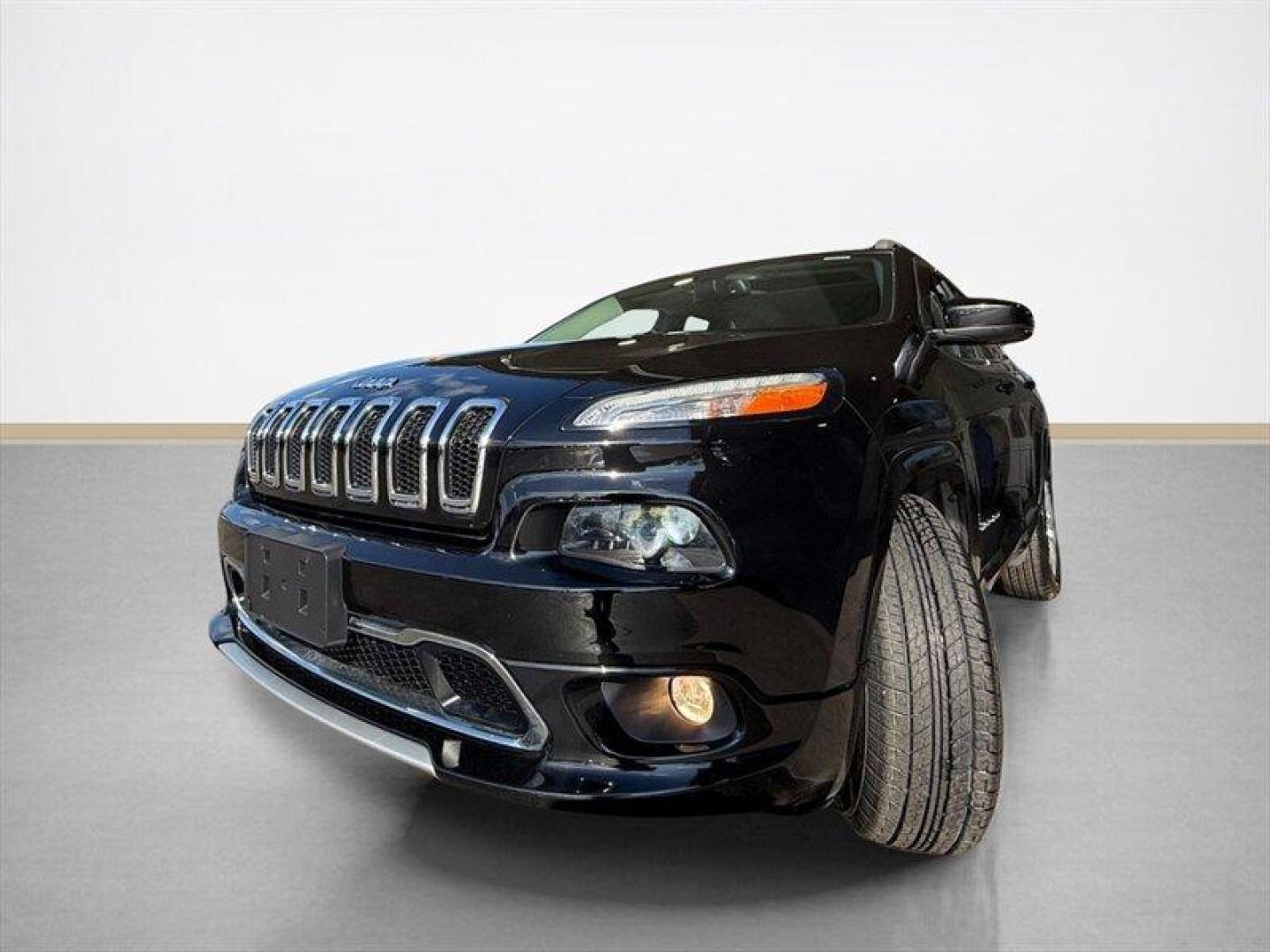 2017 Diamond Black Crystal Pearl Coat Jeep Cherokee Overland (1C4PJLJB9HW) with an 2.4L I4 180hp 171ft. lbs. engine, Automatic transmission, located at 25355 Eames Street, Channahon, IL, 60410, (815) 467-1807, 41.429108, -88.228432 - Photo#7