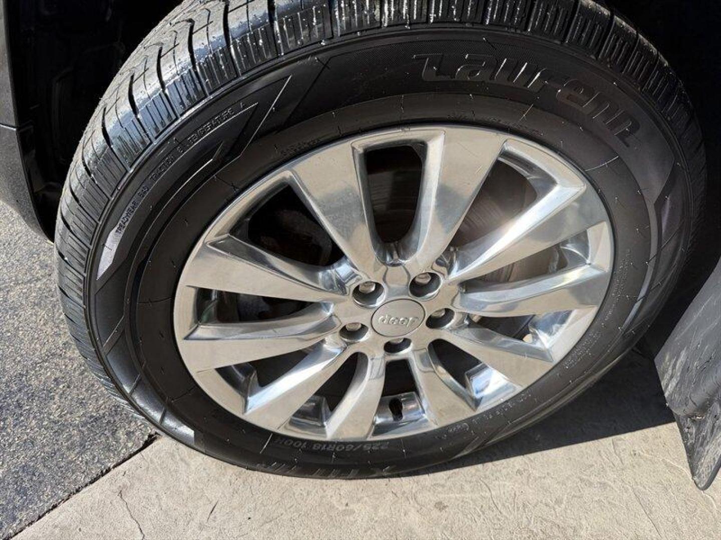 2017 Diamond Black Crystal Pearl Coat Jeep Cherokee Overland (1C4PJLJB9HW) with an 2.4L I4 180hp 171ft. lbs. engine, Automatic transmission, located at 25355 Eames Street, Channahon, IL, 60410, (815) 467-1807, 41.429108, -88.228432 - Photo#9