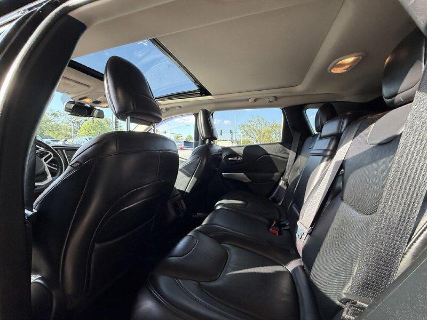2017 Diamond Black Crystal Pearl Coat Jeep Cherokee Overland (1C4PJLJB9HW) with an 2.4L I4 180hp 171ft. lbs. engine, Automatic transmission, located at 25355 Eames Street, Channahon, IL, 60410, (815) 467-1807, 41.429108, -88.228432 - Photo#12
