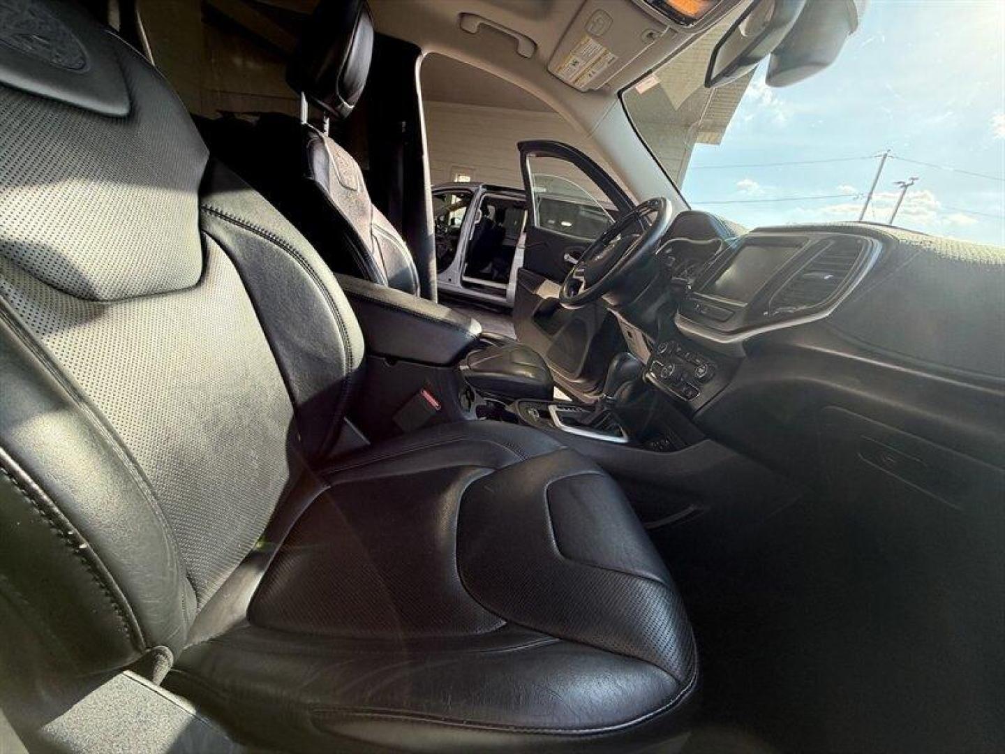 2017 Diamond Black Crystal Pearl Coat Jeep Cherokee Overland (1C4PJLJB9HW) with an 2.4L I4 180hp 171ft. lbs. engine, Automatic transmission, located at 25355 Eames Street, Channahon, IL, 60410, (815) 467-1807, 41.429108, -88.228432 - Photo#15
