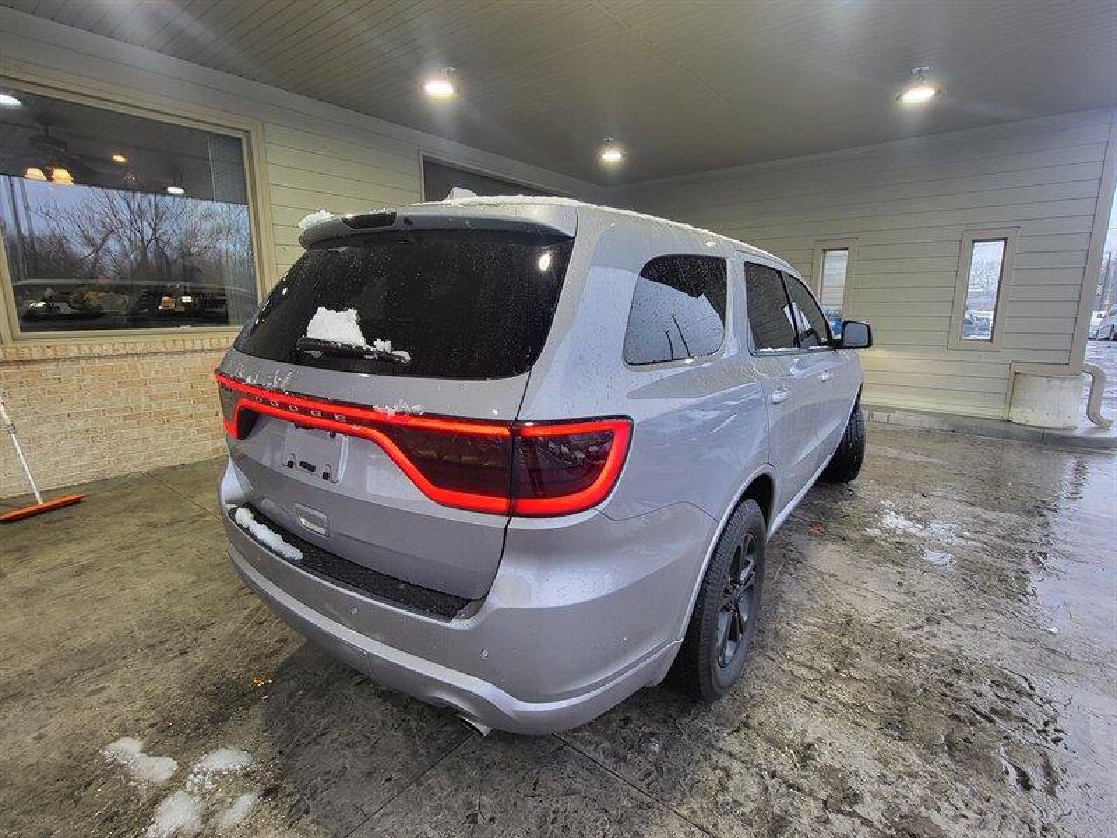 2019 Billet Clear Coat Dodge Durango R/T (1C4SDJCT8KC) with an HEMI 5.7L V8 360hp 390ft. lbs. engine, Automatic transmission, located at 25355 Eames Street, Channahon, IL, 60410, (815) 467-1807, 41.429108, -88.228432 - Listen up, folks! The 2019 Dodge Durango R/T is a real powerhouse, thanks to its HEMI 5.7L V8 engine that cranks out a whopping 360 horses and 390 foot-pounds of torque. This baby can go from 0 to 60 in no time, leaving all the other SUVs in the dust. Now, let's talk about the factory default featu - Photo #4