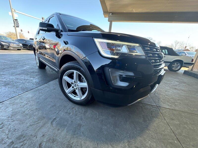 photo of 2016 Ford Explorer XLT SUV
