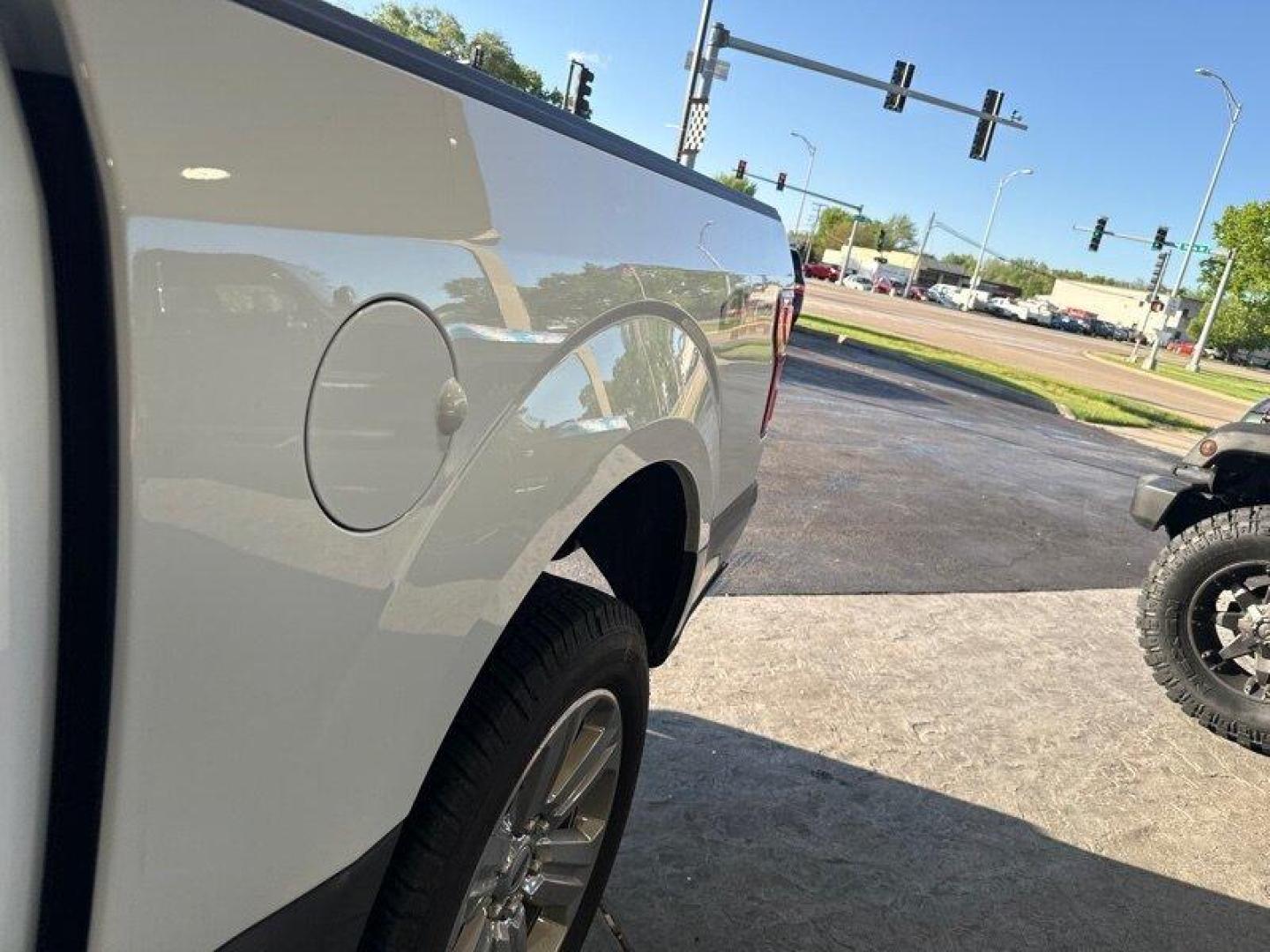 2019 Oxford White Ford F-150 XLT (1FTEW1E46KF) with an EcoBoost 3.5L Twin Turbo V6 375hp 470ft. lbs. engine, Automatic transmission, located at 25355 Eames Street, Channahon, IL, 60410, (815) 467-1807, 41.429108, -88.228432 - Photo#9