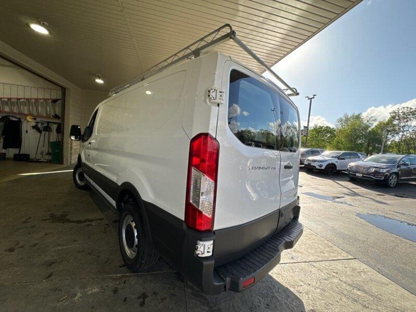 2017 Oxford White Ford Transit (1FTYR1ZM6HK) with an 3.7L V6 275hp 260ft. lbs. engine, Automatic transmission, located at 25355 Eames Street, Channahon, IL, 60410, (815) 467-1807, 41.429108, -88.228432 - Photo#4