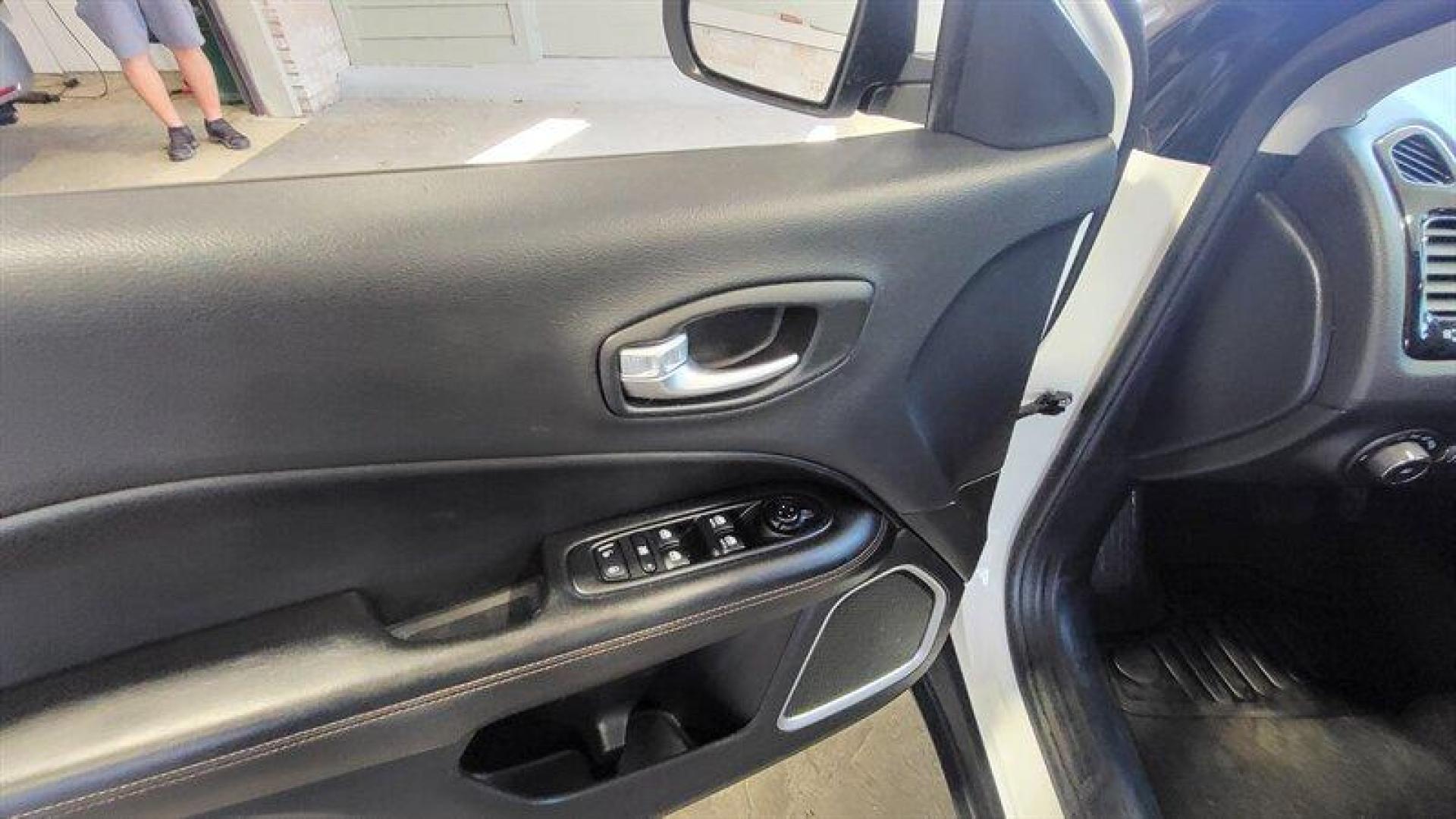 2018 White Clear Coat Jeep Compass Limited (3C4NJDCB6JT) with an Tigershark 2.4L I4 180hp 175ft. lbs. engine, Automatic transmission, located at 25355 Eames Street, Channahon, IL, 60410, (815) 467-1807, 41.429108, -88.228432 - Photo#18