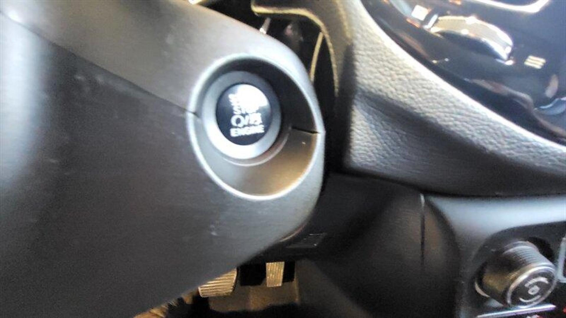 2018 White Clear Coat Jeep Compass Limited (3C4NJDCB6JT) with an Tigershark 2.4L I4 180hp 175ft. lbs. engine, Automatic transmission, located at 25355 Eames Street, Channahon, IL, 60410, (815) 467-1807, 41.429108, -88.228432 - Photo#23
