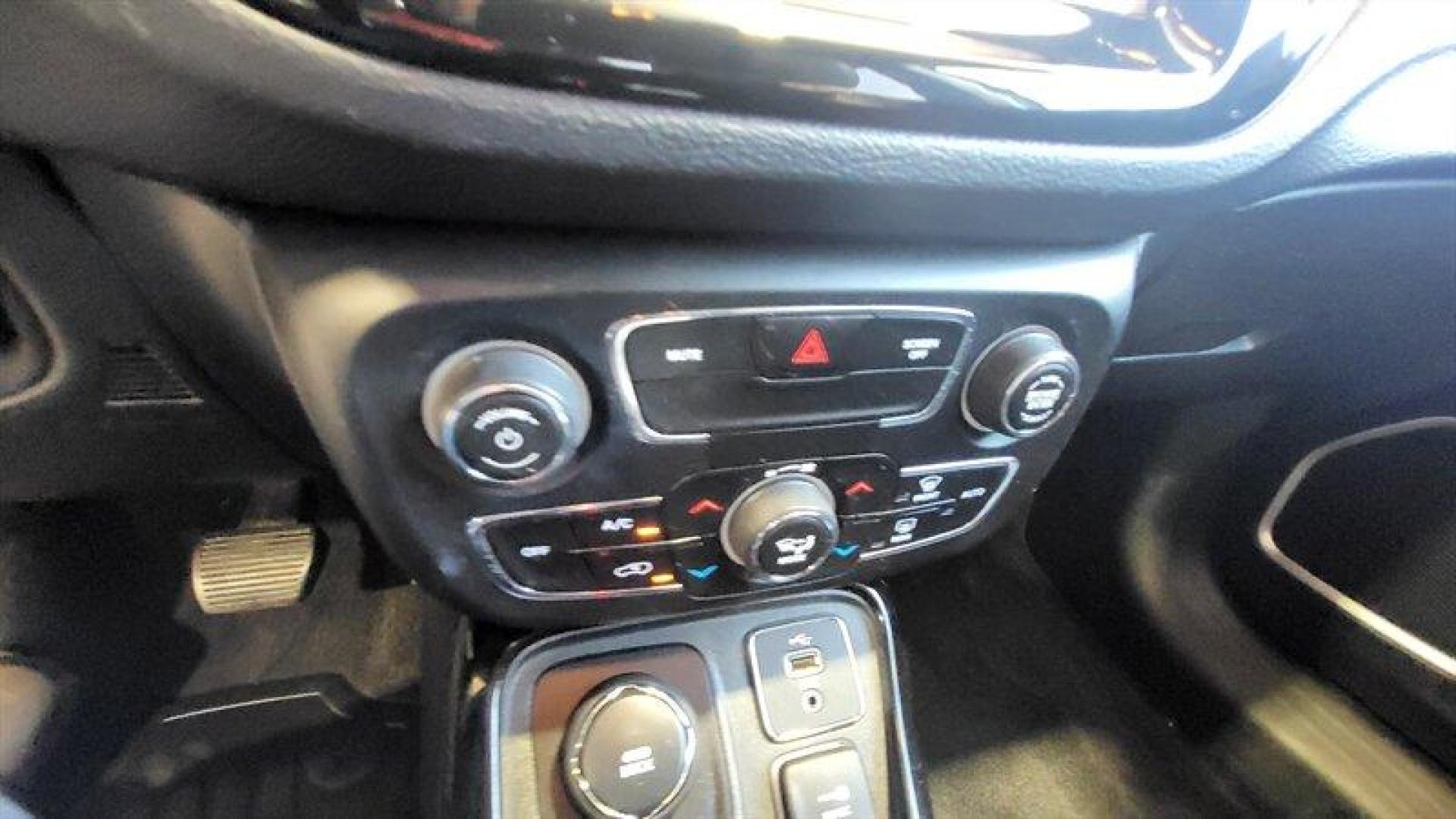 2018 White Clear Coat Jeep Compass Limited (3C4NJDCB6JT) with an Tigershark 2.4L I4 180hp 175ft. lbs. engine, Automatic transmission, located at 25355 Eames Street, Channahon, IL, 60410, (815) 467-1807, 41.429108, -88.228432 - Photo#26