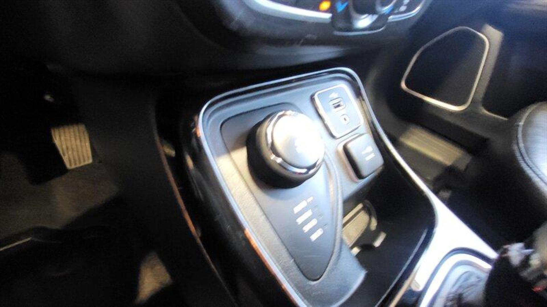 2018 White Clear Coat Jeep Compass Limited (3C4NJDCB6JT) with an Tigershark 2.4L I4 180hp 175ft. lbs. engine, Automatic transmission, located at 25355 Eames Street, Channahon, IL, 60410, (815) 467-1807, 41.429108, -88.228432 - Photo#30