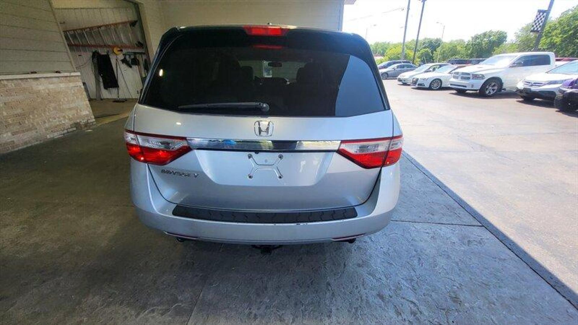 2012 Alabaster Silver Metallic Honda Odyssey EX-L (5FNRL5H68CB) with an 3.5L V6 248hp 250ft. lbs. engine, Automatic transmission, located at 25355 Eames Street, Channahon, IL, 60410, (815) 467-1807, 41.429108, -88.228432 - Photo#5