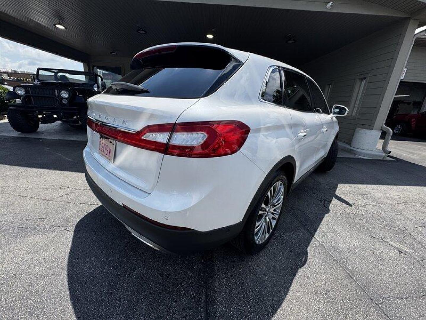 2016 White Platinum Metallic Tri-Coat Lincoln MKX Reserve (2LMTJ6LR2GB) with an 3.7L V6 300hp 280ft. lbs. engine, Automatic transmission, located at 25355 Eames Street, Channahon, IL, 60410, (815) 467-1807, 41.429108, -88.228432 - Welcome to luxury on wheels with the 2016 Lincoln MKX Reserve! This sleek beast is powered by a fierce 3.7L V6 engine, delivering a solid 300hp and 280ft. lbs. of torque. Equipped with the coveted Technology Package, this beauty is loaded with all the bells and whistles you could ever dream of. Sta - Photo#3
