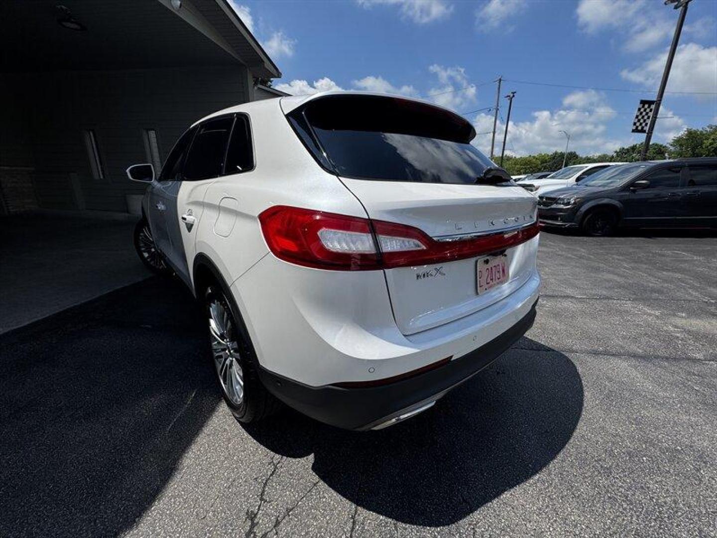 2016 White Platinum Metallic Tri-Coat Lincoln MKX Reserve (2LMTJ6LR2GB) with an 3.7L V6 300hp 280ft. lbs. engine, Automatic transmission, located at 25355 Eames Street, Channahon, IL, 60410, (815) 467-1807, 41.429108, -88.228432 - Welcome to luxury on wheels with the 2016 Lincoln MKX Reserve! This sleek beast is powered by a fierce 3.7L V6 engine, delivering a solid 300hp and 280ft. lbs. of torque. Equipped with the coveted Technology Package, this beauty is loaded with all the bells and whistles you could ever dream of. Sta - Photo#5