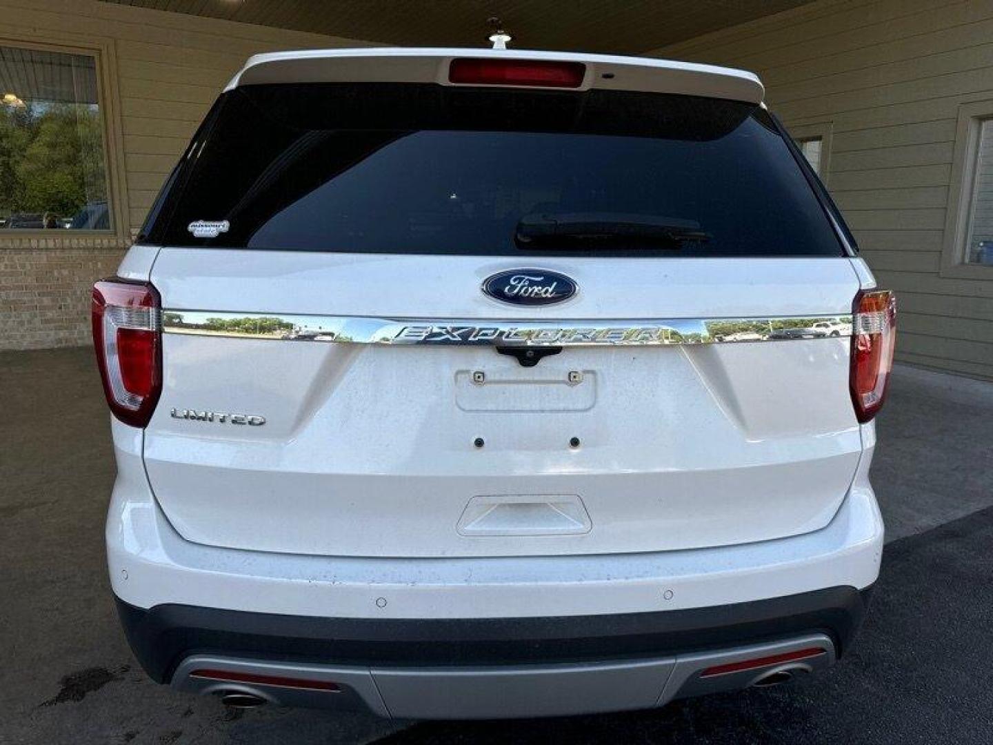 2016 White Platinum Metallic Tri-Coat Ford Explorer Limited (1FM5K7F88GG) with an 3.5L V6 290hp 255ft. lbs. engine, Automatic transmission, located at 25355 Eames Street, Channahon, IL, 60410, (815) 467-1807, 41.429108, -88.228432 - Looking for a powerful, stylish, and feature-packed SUV? Check out this 2016 Ford Explorer Limited! With a robust 3.5L V6 engine that delivers 290 horsepower and 255 ft. lbs. of torque, this SUV is designed to deliver an exhilarating driving experience every time you get behind the wheel. But that - Photo#3