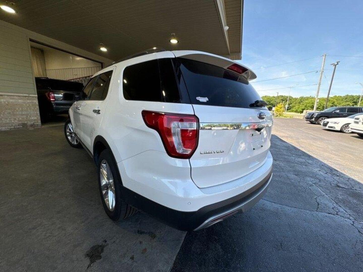 2016 White Platinum Metallic Tri-Coat Ford Explorer Limited (1FM5K7F88GG) with an 3.5L V6 290hp 255ft. lbs. engine, Automatic transmission, located at 25355 Eames Street, Channahon, IL, 60410, (815) 467-1807, 41.429108, -88.228432 - Looking for a powerful, stylish, and feature-packed SUV? Check out this 2016 Ford Explorer Limited! With a robust 3.5L V6 engine that delivers 290 horsepower and 255 ft. lbs. of torque, this SUV is designed to deliver an exhilarating driving experience every time you get behind the wheel. But that - Photo#4