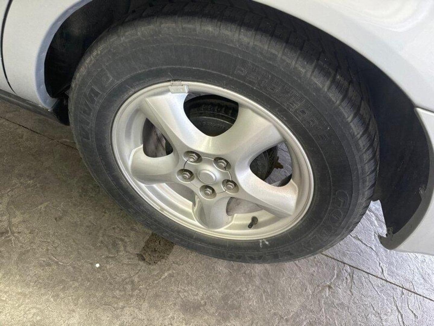 2003 Silver Frost Clearcoat Metallic Ford Taurus SES (1FAFP55U83A) with an 3.0L NA V6 overhead valves (OHV) 12V engine, Automatic transmission, located at 25355 Eames Street, Channahon, IL, 60410, (815) 467-1807, 41.429108, -88.228432 - Photo#11