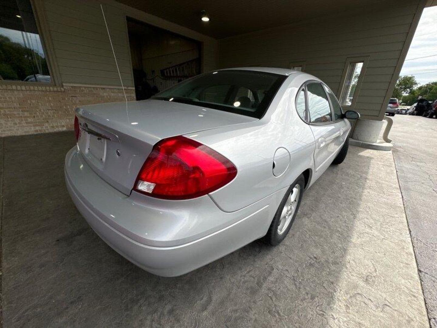 2003 Silver Frost Clearcoat Metallic Ford Taurus SES (1FAFP55U83A) with an 3.0L NA V6 overhead valves (OHV) 12V engine, Automatic transmission, located at 25355 Eames Street, Channahon, IL, 60410, (815) 467-1807, 41.429108, -88.228432 - Photo#3
