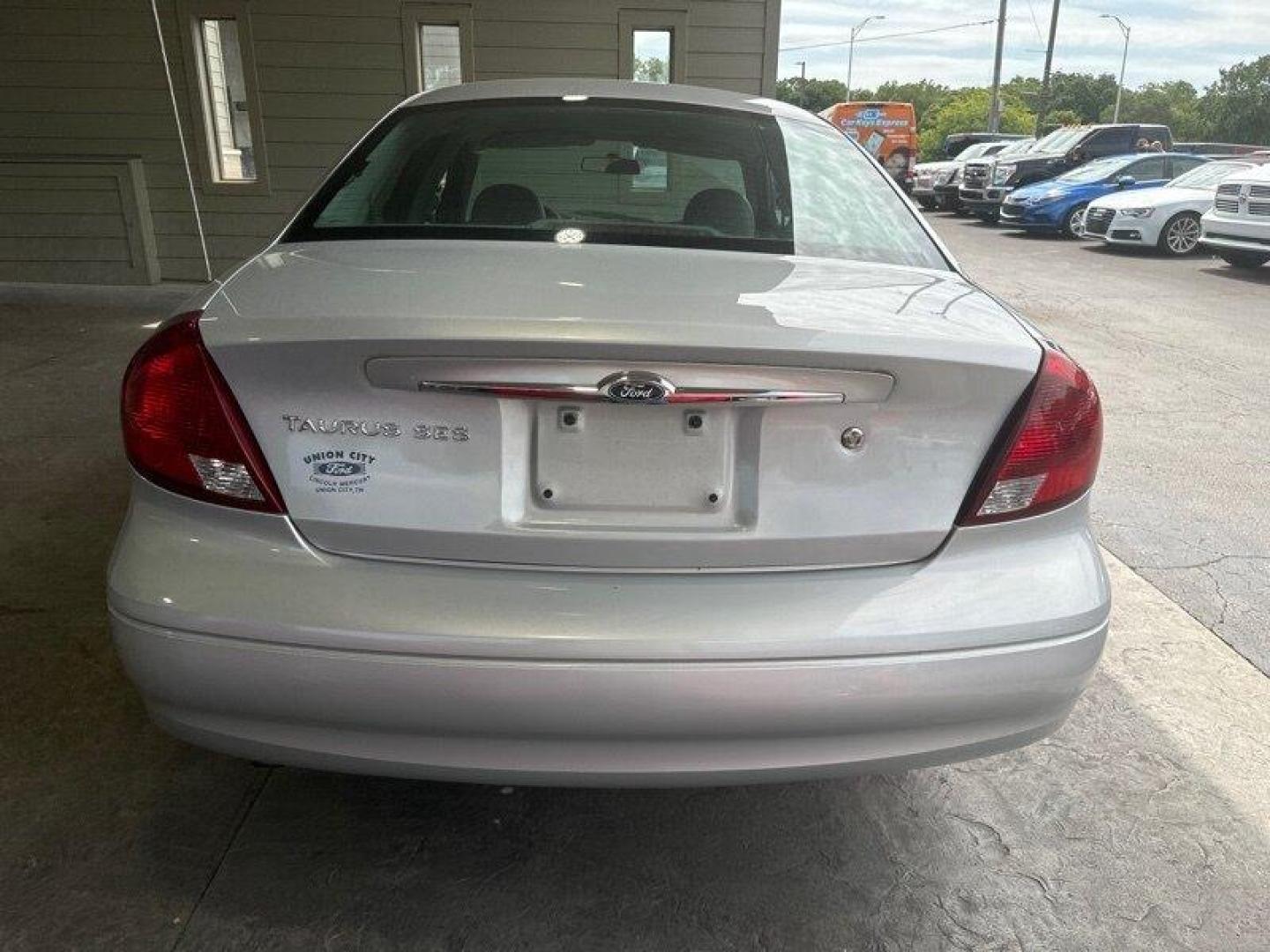 2003 Silver Frost Clearcoat Metallic Ford Taurus SES (1FAFP55U83A) with an 3.0L NA V6 overhead valves (OHV) 12V engine, Automatic transmission, located at 25355 Eames Street, Channahon, IL, 60410, (815) 467-1807, 41.429108, -88.228432 - Photo#4