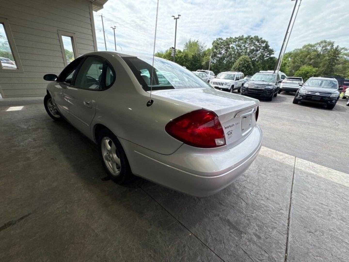 2003 Silver Frost Clearcoat Metallic Ford Taurus SES (1FAFP55U83A) with an 3.0L NA V6 overhead valves (OHV) 12V engine, Automatic transmission, located at 25355 Eames Street, Channahon, IL, 60410, (815) 467-1807, 41.429108, -88.228432 - Photo#5