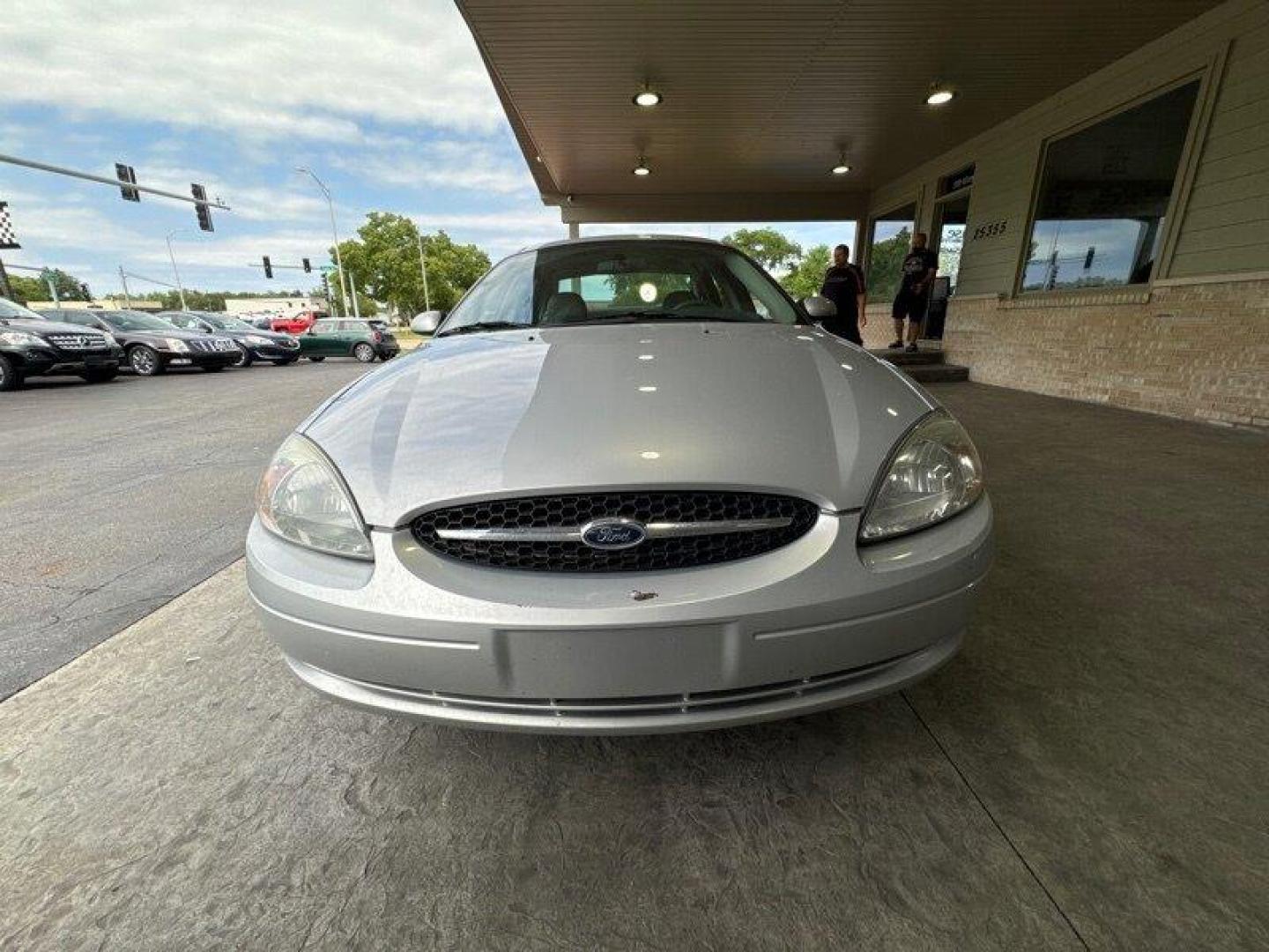 2003 Silver Frost Clearcoat Metallic Ford Taurus SES (1FAFP55U83A) with an 3.0L NA V6 overhead valves (OHV) 12V engine, Automatic transmission, located at 25355 Eames Street, Channahon, IL, 60410, (815) 467-1807, 41.429108, -88.228432 - Photo#8