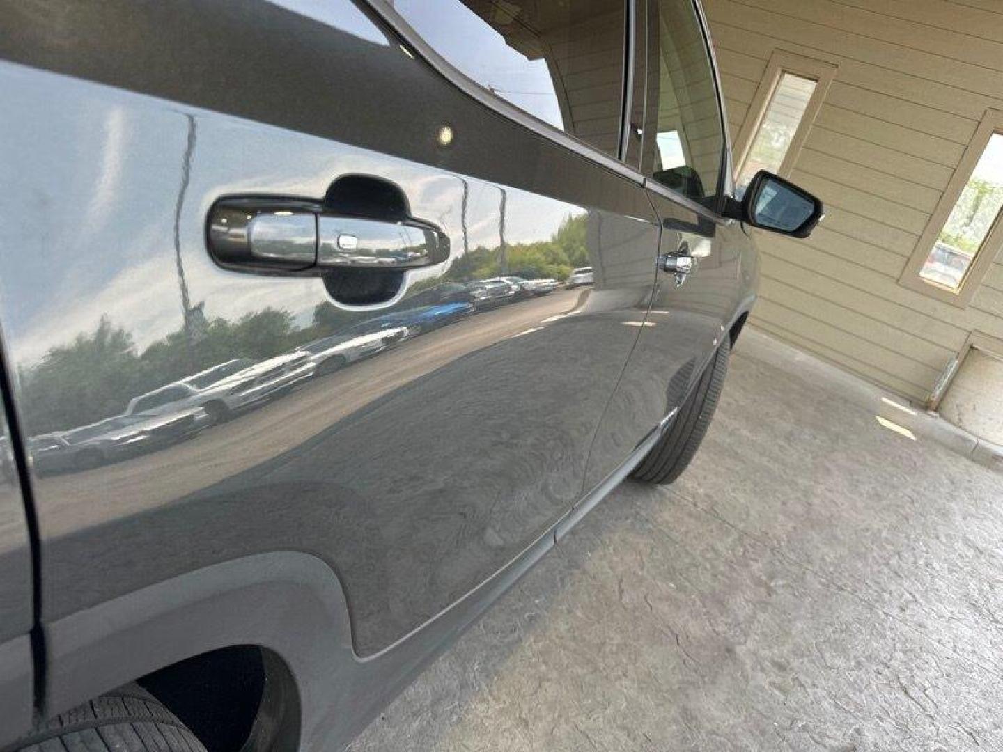 2018 Graphite Gray Metallic GMC Terrain SLT (3GKALVEV1JL) with an 1.5L Turbo I4 170hp 203ft. lbs. engine, Automatic transmission, located at 25355 Eames Street, Channahon, IL, 60410, (815) 467-1807, 41.429108, -88.228432 - Photo#11
