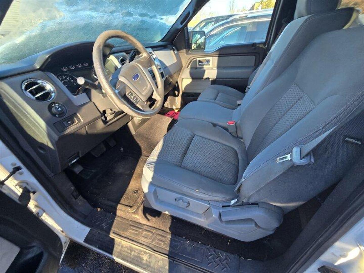 2011 Oxford White Ford F-150 XLT (1FTFW1EF8BF) with an 5.0L Flex Fuel V8 360hp 380ft. lbs. engine, Automatic transmission, located at 25355 Eames Street, Channahon, IL, 60410, (815) 467-1807, 41.429108, -88.228432 - TRADE IN SPECIAL, THESE VEHICLES ARE SOLD AS-IS NO WARRANTY. WE WILL TRY TO DISCLOSE WHAT WE KNOW IS WRONG WITH THEM. PRICED TO MOVE. TRUCK HAS RUST ON THE ROCKERS AND BED *NO FINANCING AVAILABLE. NO SHIPPING AVAILABLE* - Photo#5
