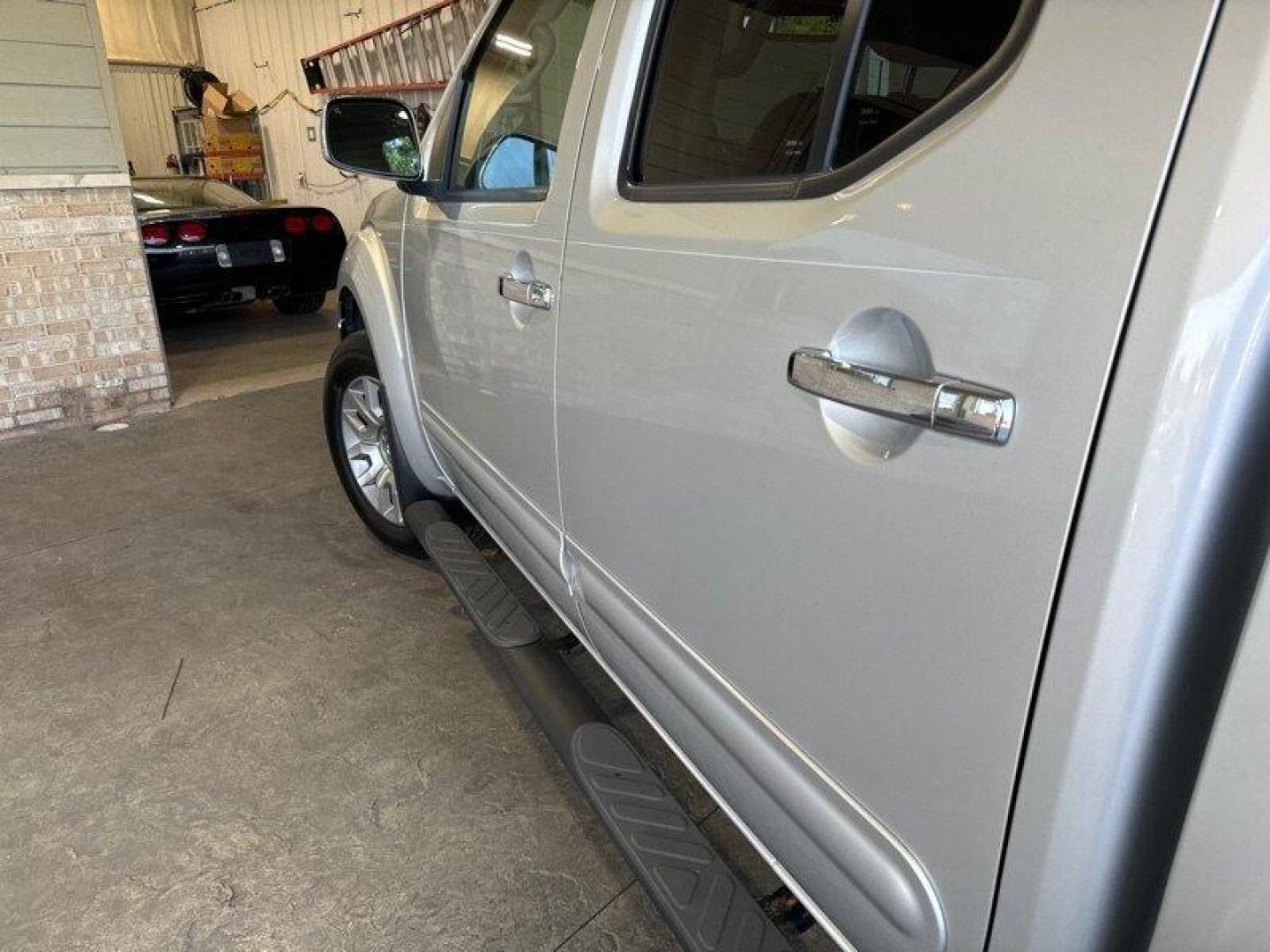 2012 Brilliant Silver Nissan Frontier SL (1N6AD0EV2CC) with an 4.0L V6 261hp 281ft. lbs. engine, Automatic transmission, located at 25355 Eames Street, Channahon, IL, 60410, (815) 467-1807, 41.429108, -88.228432 - Photo#10