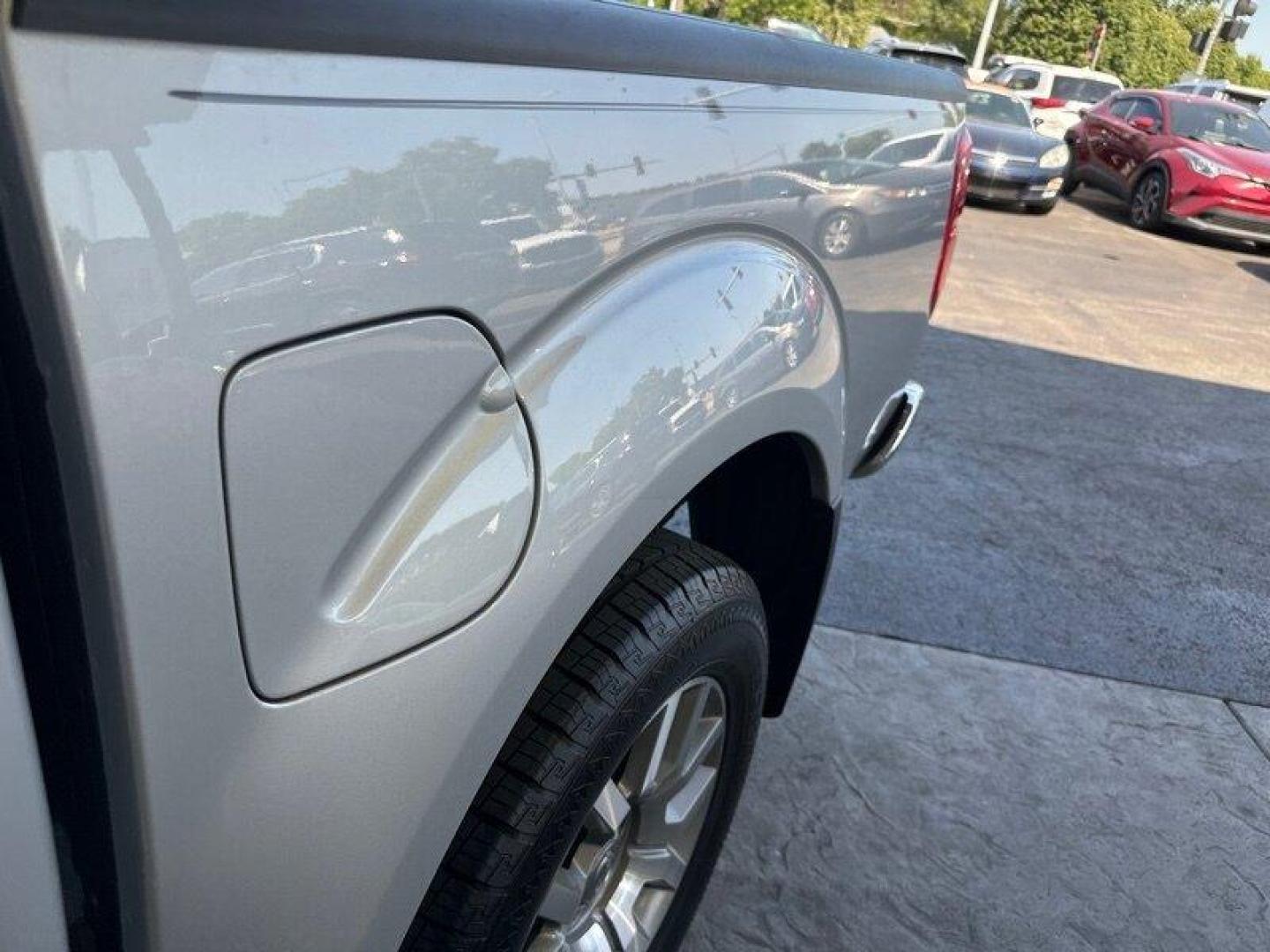 2012 Brilliant Silver Nissan Frontier SL (1N6AD0EV2CC) with an 4.0L V6 261hp 281ft. lbs. engine, Automatic transmission, located at 25355 Eames Street, Channahon, IL, 60410, (815) 467-1807, 41.429108, -88.228432 - Photo#11