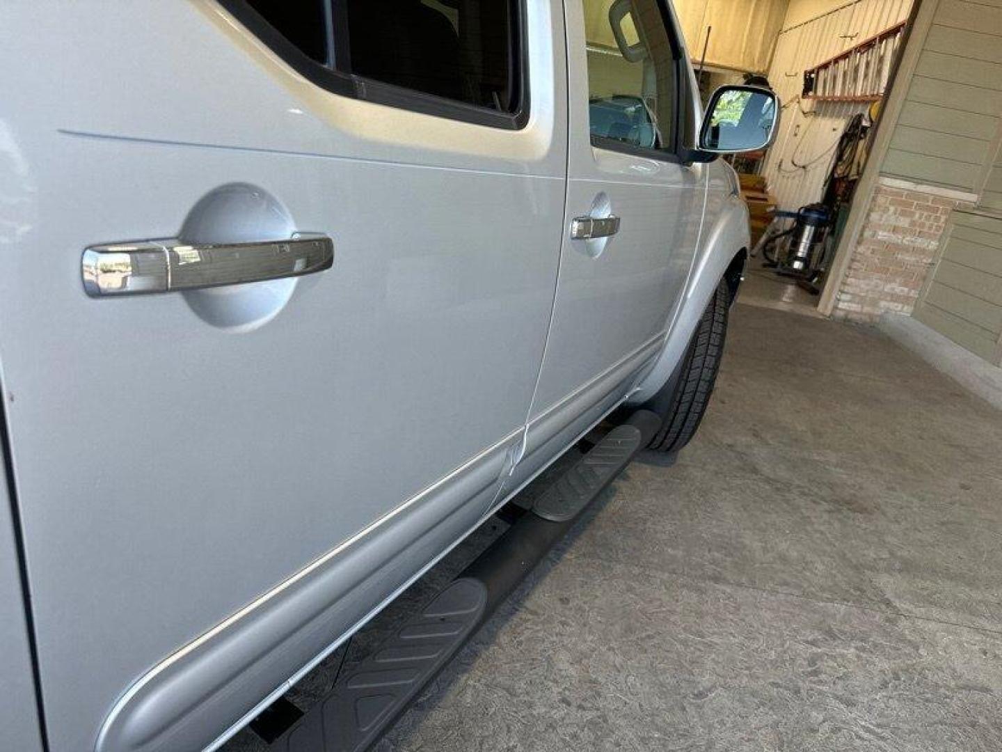 2012 Brilliant Silver Nissan Frontier SL (1N6AD0EV2CC) with an 4.0L V6 261hp 281ft. lbs. engine, Automatic transmission, located at 25355 Eames Street, Channahon, IL, 60410, (815) 467-1807, 41.429108, -88.228432 - Photo#12