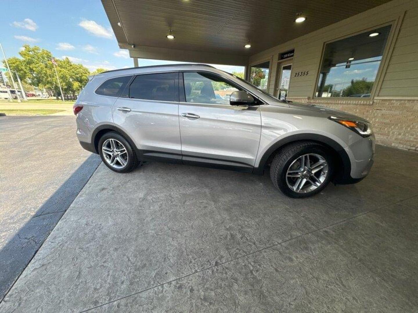 2017 Iron Frost Hyundai SANTA FE SE Ultimate (KM8SRDHF5HU) with an 3.3L V6 290hp 252ft. lbs. engine, Automatic transmission, located at 25355 Eames Street, Channahon, IL, 60410, (815) 467-1807, 41.429108, -88.228432 - Photo#2