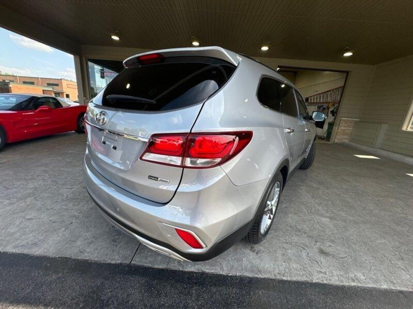 2017 Iron Frost Hyundai SANTA FE SE Ultimate (KM8SRDHF5HU) with an 3.3L V6 290hp 252ft. lbs. engine, Automatic transmission, located at 25355 Eames Street, Channahon, IL, 60410, (815) 467-1807, 41.429108, -88.228432 - Photo#4