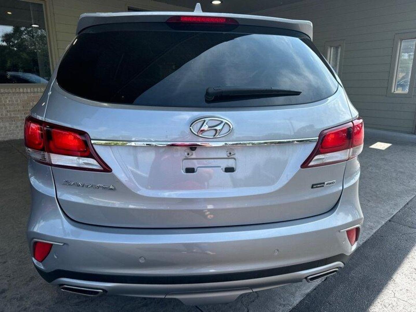 2017 Iron Frost Hyundai SANTA FE SE Ultimate (KM8SRDHF5HU) with an 3.3L V6 290hp 252ft. lbs. engine, Automatic transmission, located at 25355 Eames Street, Channahon, IL, 60410, (815) 467-1807, 41.429108, -88.228432 - Photo#5