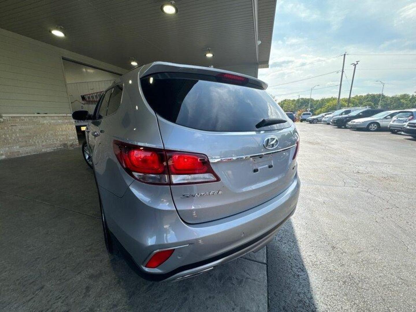 2017 Iron Frost Hyundai SANTA FE SE Ultimate (KM8SRDHF5HU) with an 3.3L V6 290hp 252ft. lbs. engine, Automatic transmission, located at 25355 Eames Street, Channahon, IL, 60410, (815) 467-1807, 41.429108, -88.228432 - Photo#6